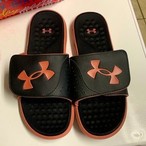 Under Armor Slides Like New